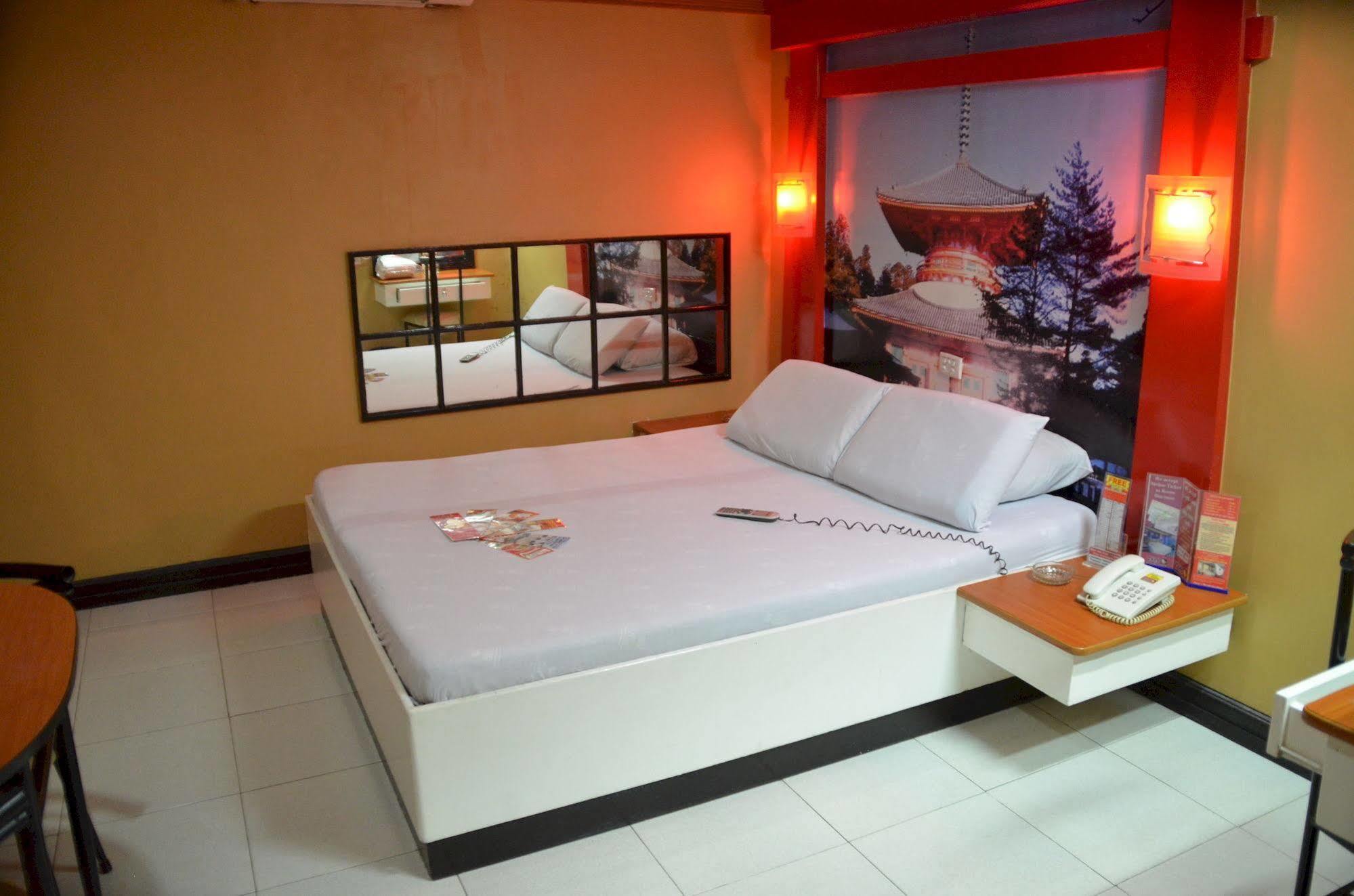 Hotel Sogo Edsa Caloocan Bagian luar foto