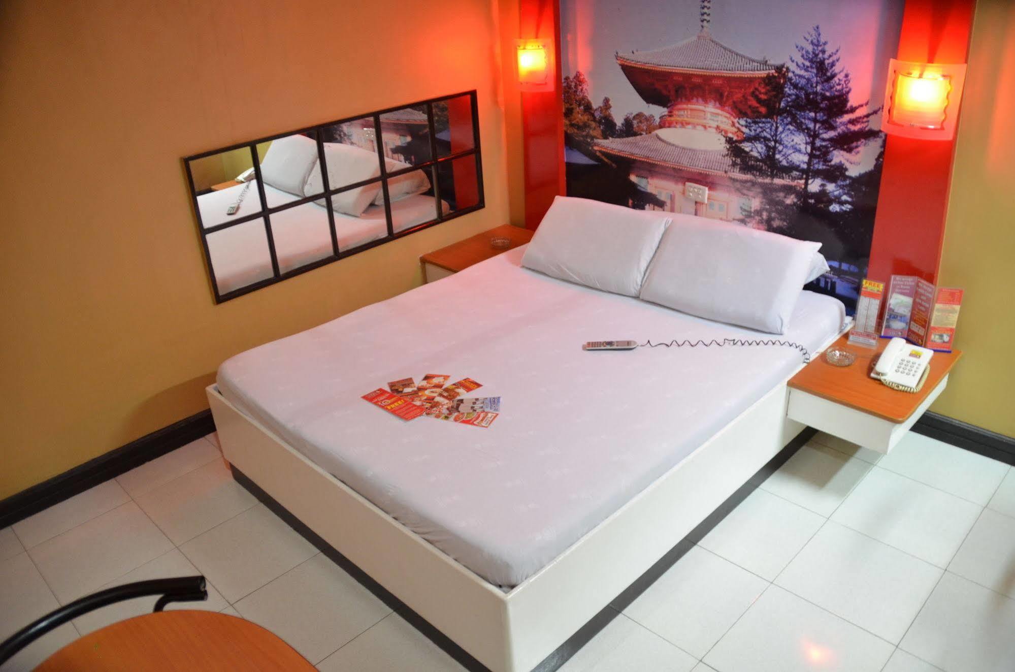 Hotel Sogo Edsa Caloocan Bagian luar foto
