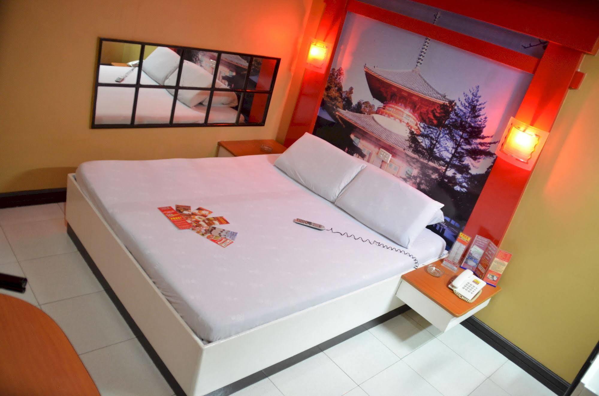 Hotel Sogo Edsa Caloocan Bagian luar foto
