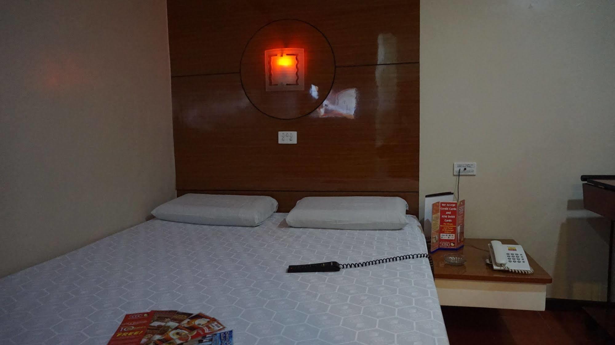 Hotel Sogo Edsa Caloocan Bagian luar foto