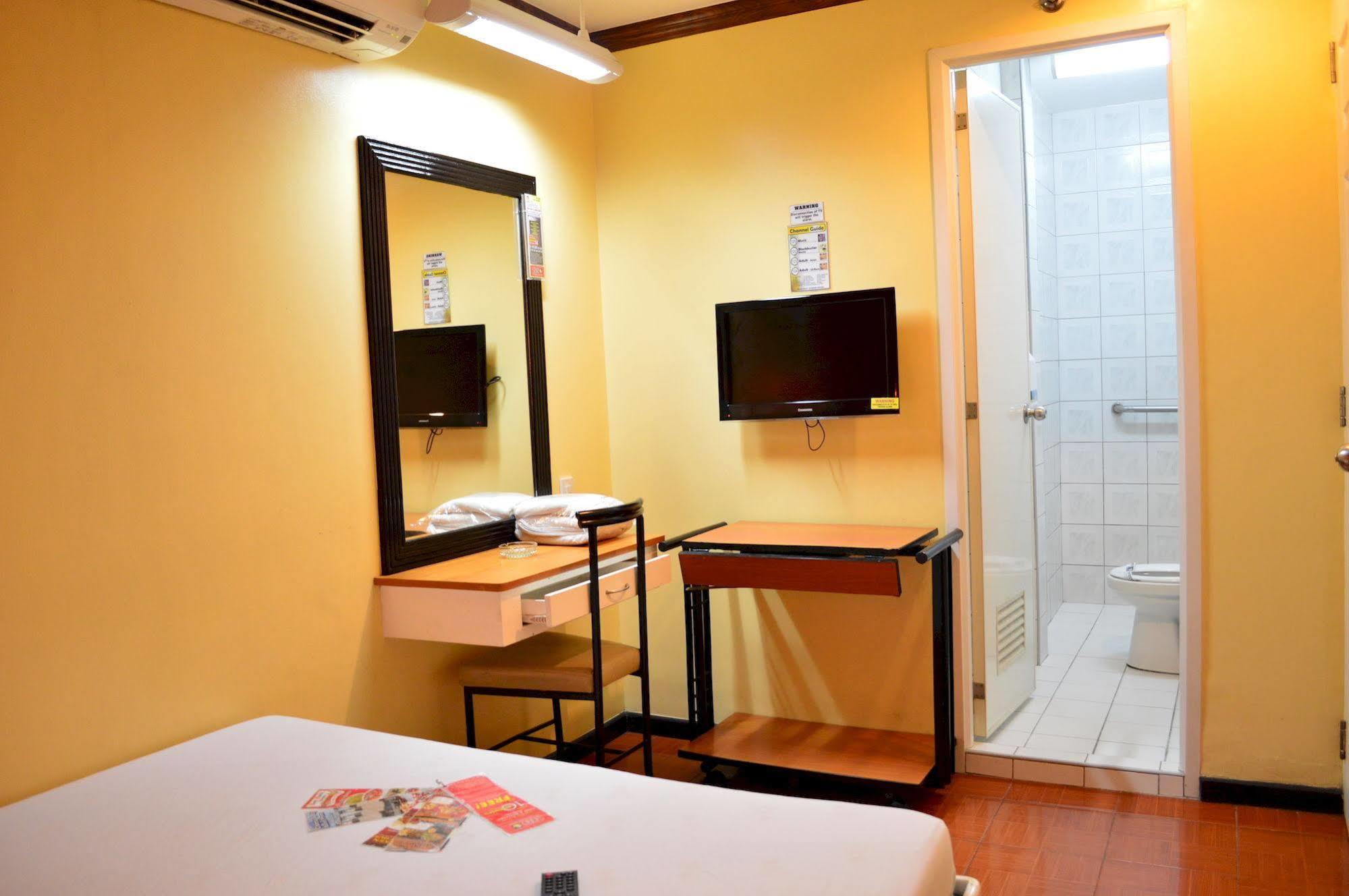 Hotel Sogo Edsa Caloocan Bagian luar foto