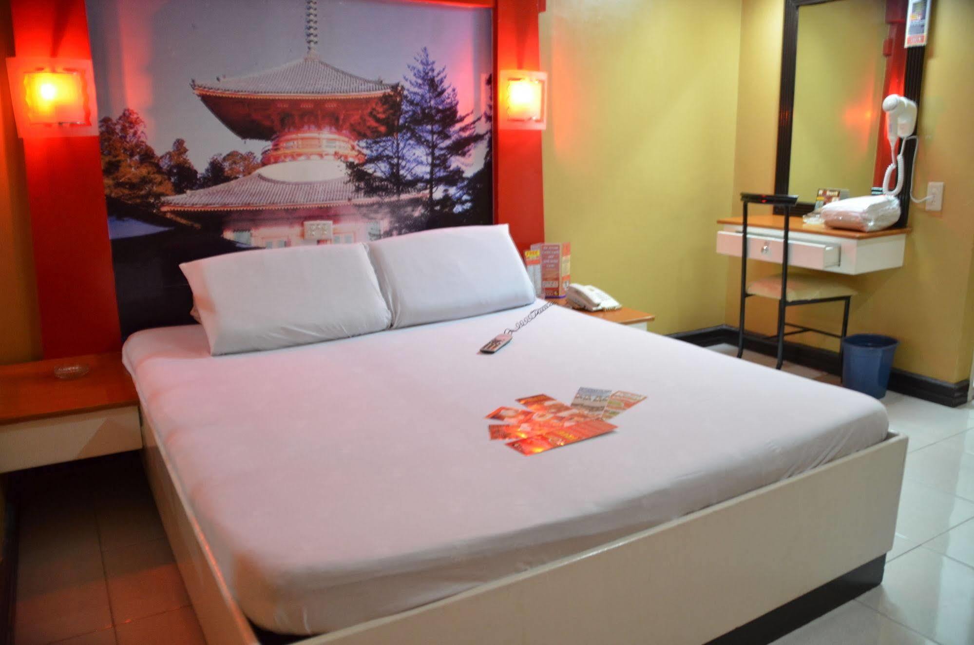 Hotel Sogo Edsa Caloocan Bagian luar foto