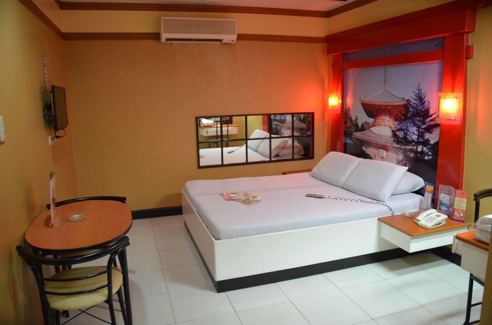 Hotel Sogo Edsa Caloocan Bagian luar foto