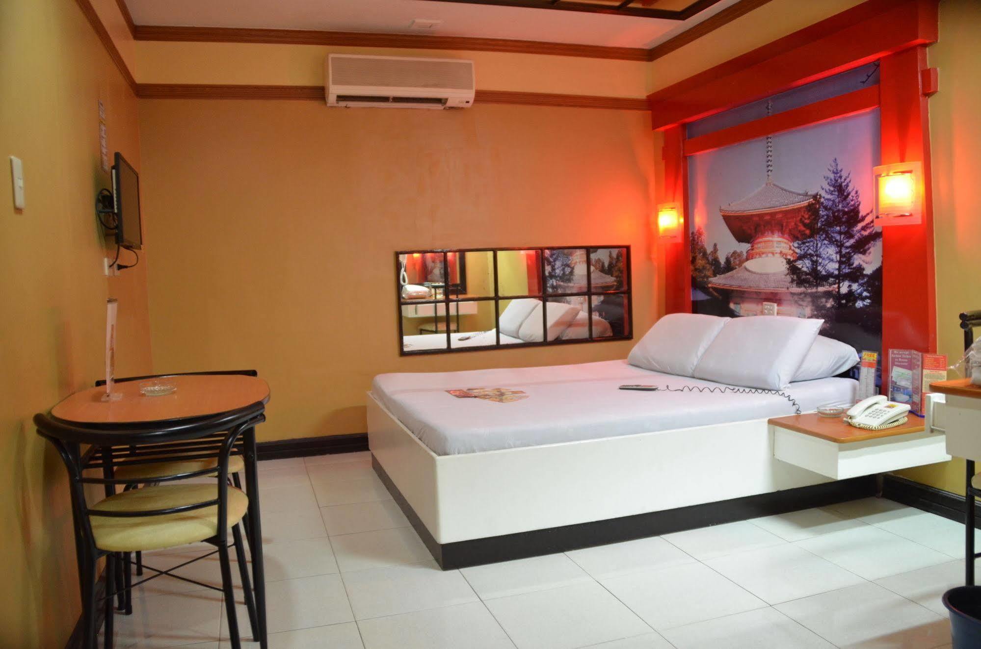 Hotel Sogo Edsa Caloocan Bagian luar foto